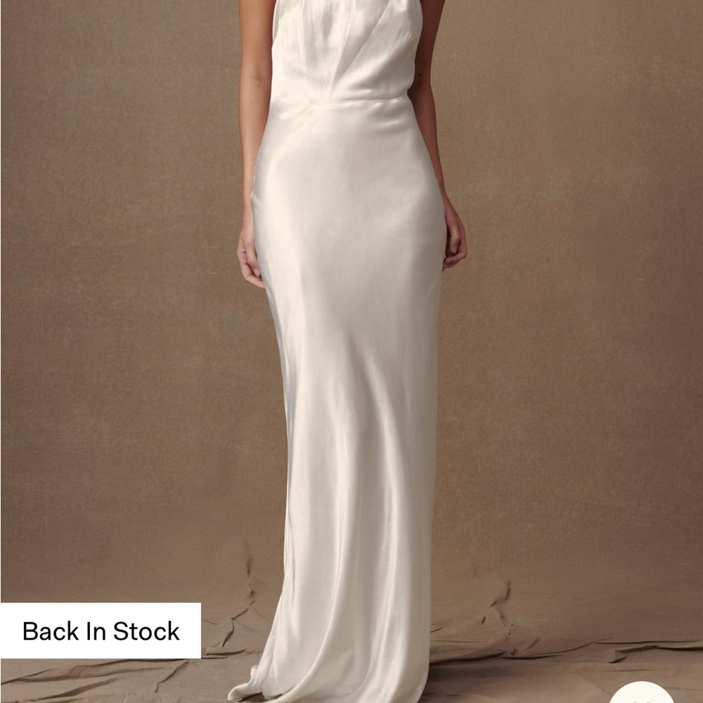 Meshki Elegant Backless White Dress - Picture 3 of 7
